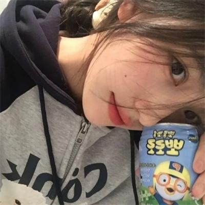 泡沫欢腾的香槟美酒